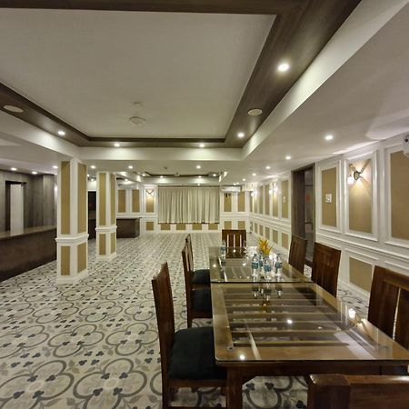 Golden Landmark Green Valley Beach Resort Dona Paula Exteriör bild