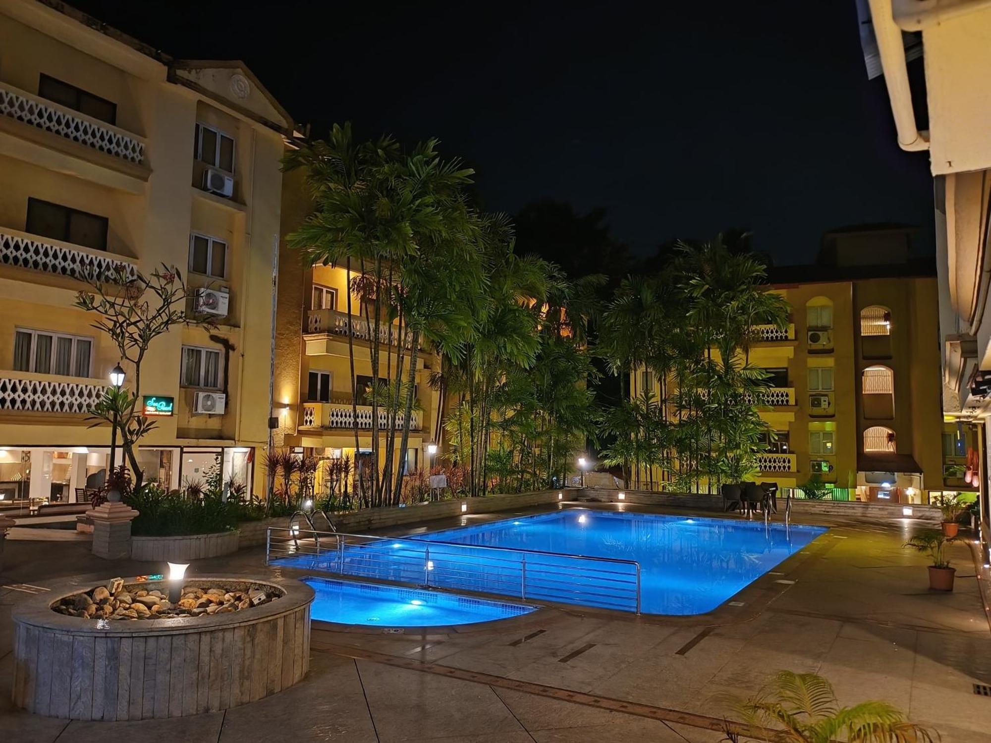 Golden Landmark Green Valley Beach Resort Dona Paula Exteriör bild