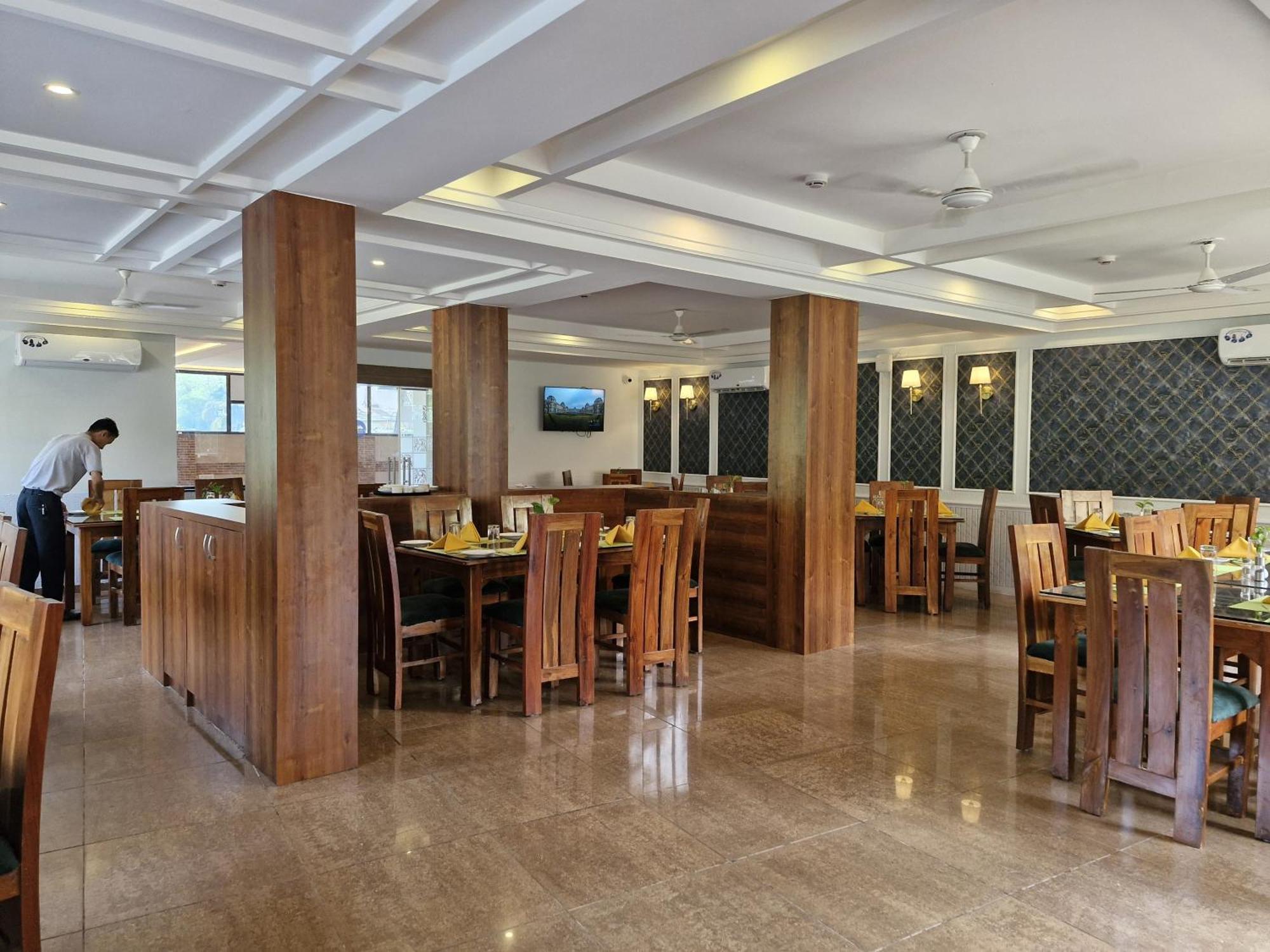 Golden Landmark Green Valley Beach Resort Dona Paula Exteriör bild