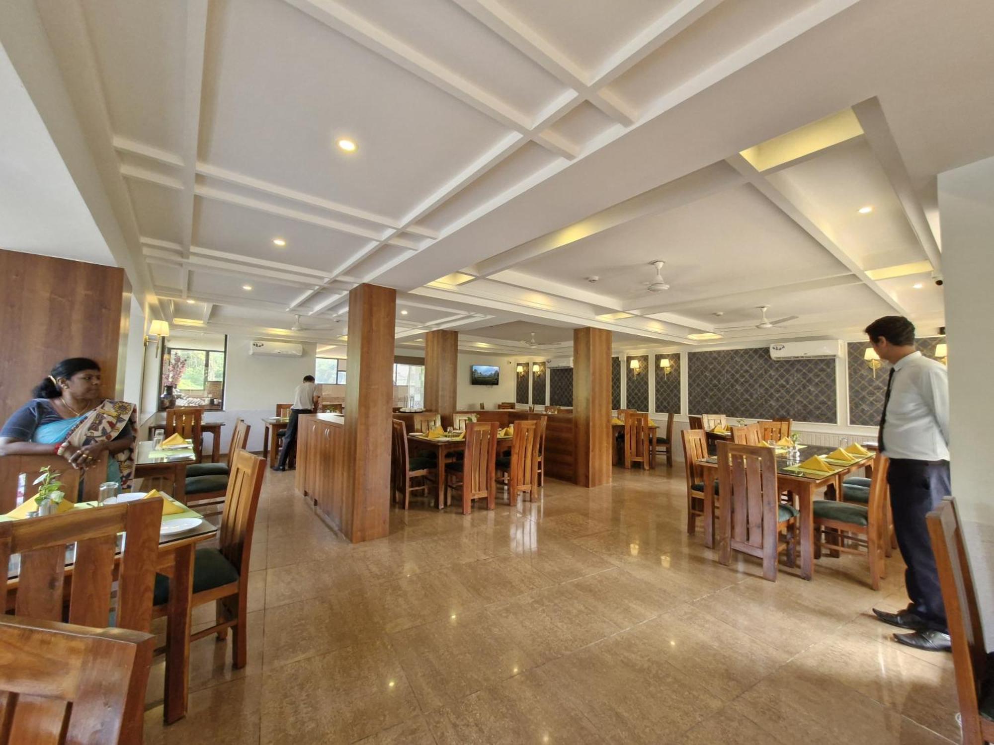 Golden Landmark Green Valley Beach Resort Dona Paula Exteriör bild