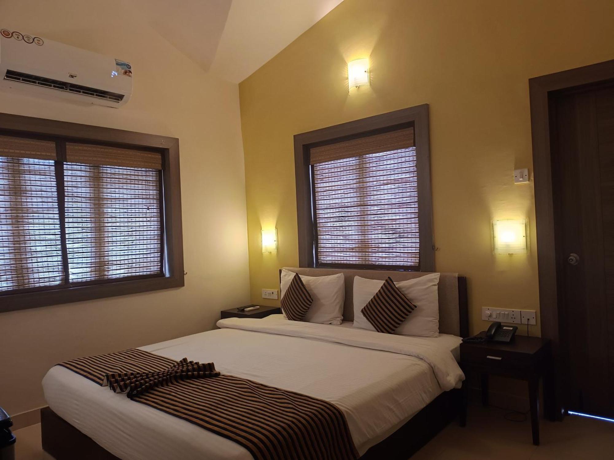 Golden Landmark Green Valley Beach Resort Dona Paula Exteriör bild
