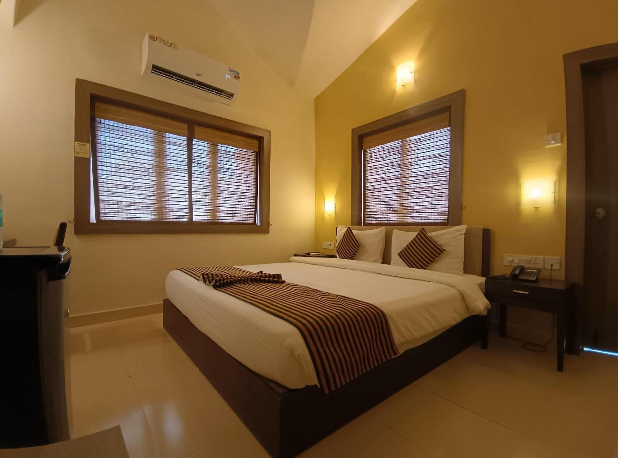 Golden Landmark Green Valley Beach Resort Dona Paula Exteriör bild
