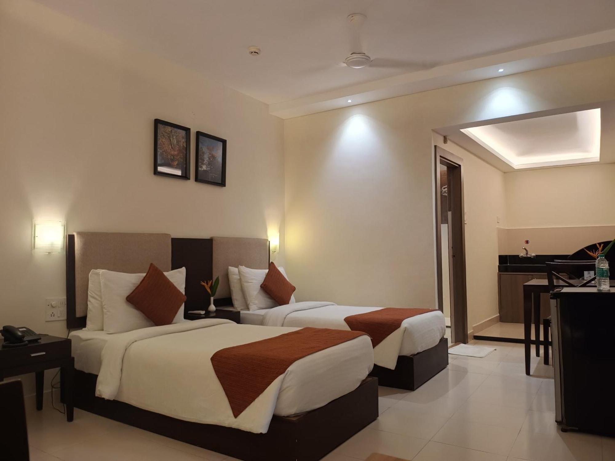 Golden Landmark Green Valley Beach Resort Dona Paula Exteriör bild