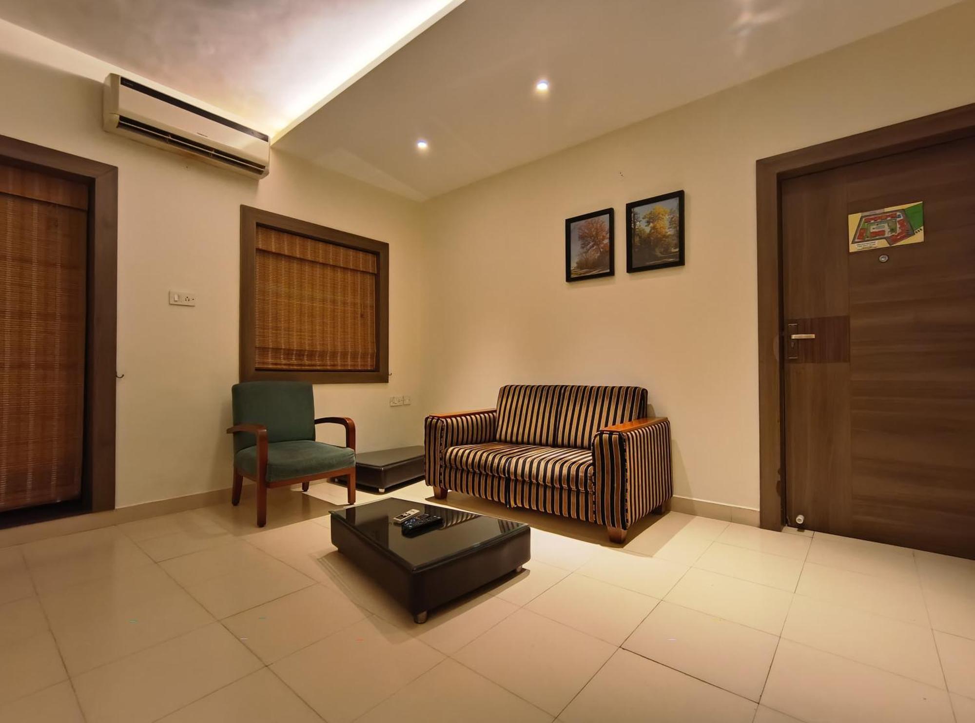 Golden Landmark Green Valley Beach Resort Dona Paula Exteriör bild