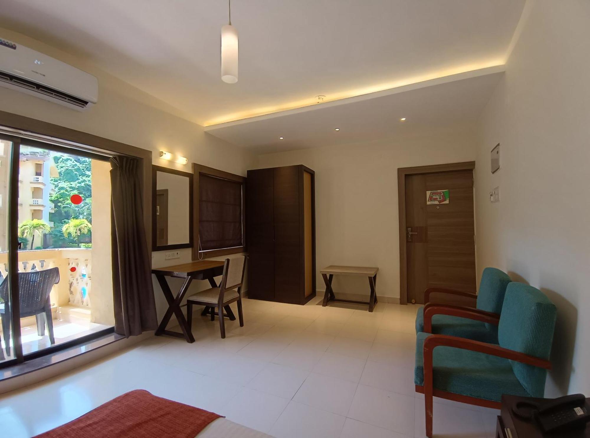 Golden Landmark Green Valley Beach Resort Dona Paula Exteriör bild