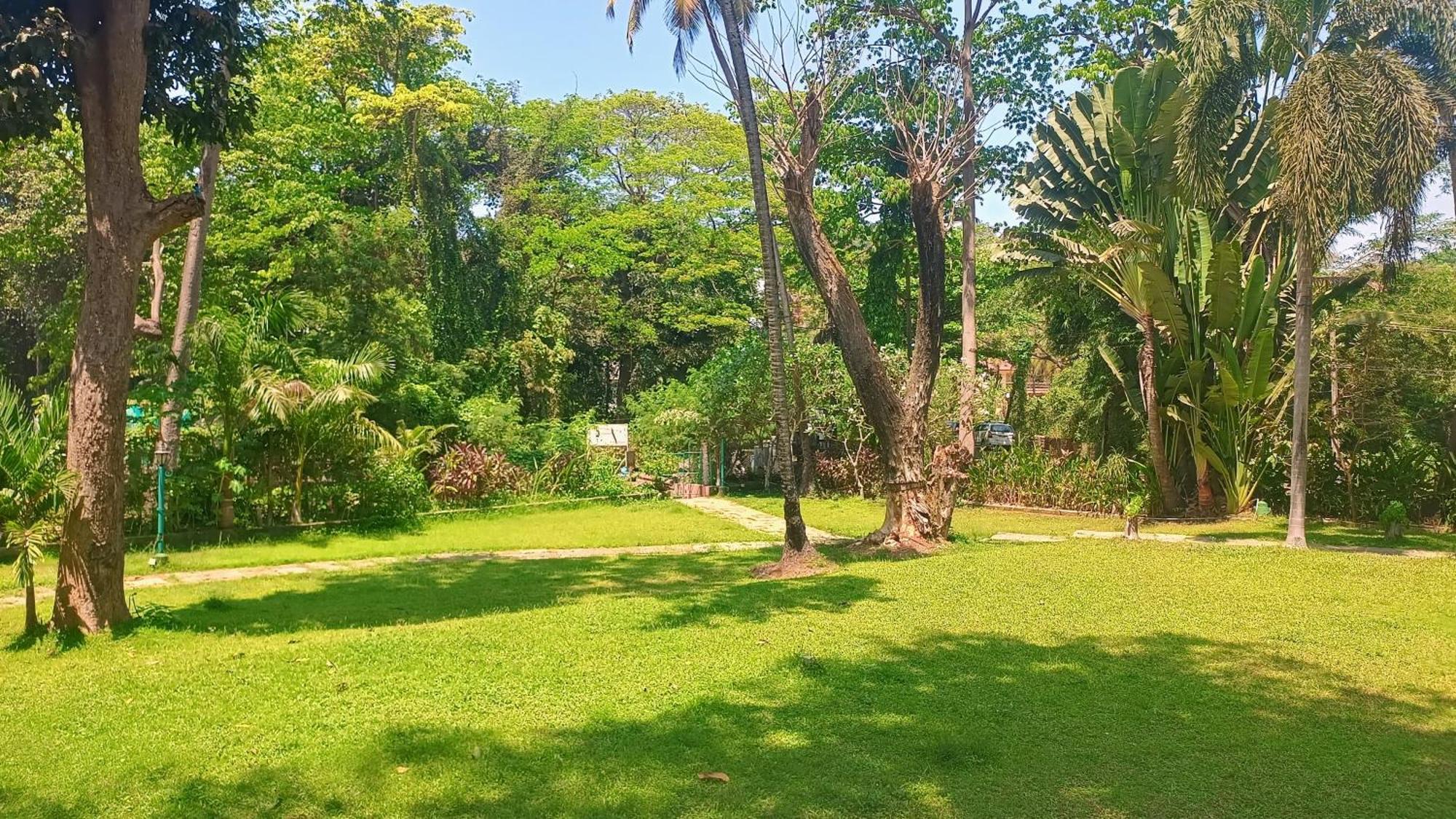 Golden Landmark Green Valley Beach Resort Dona Paula Exteriör bild