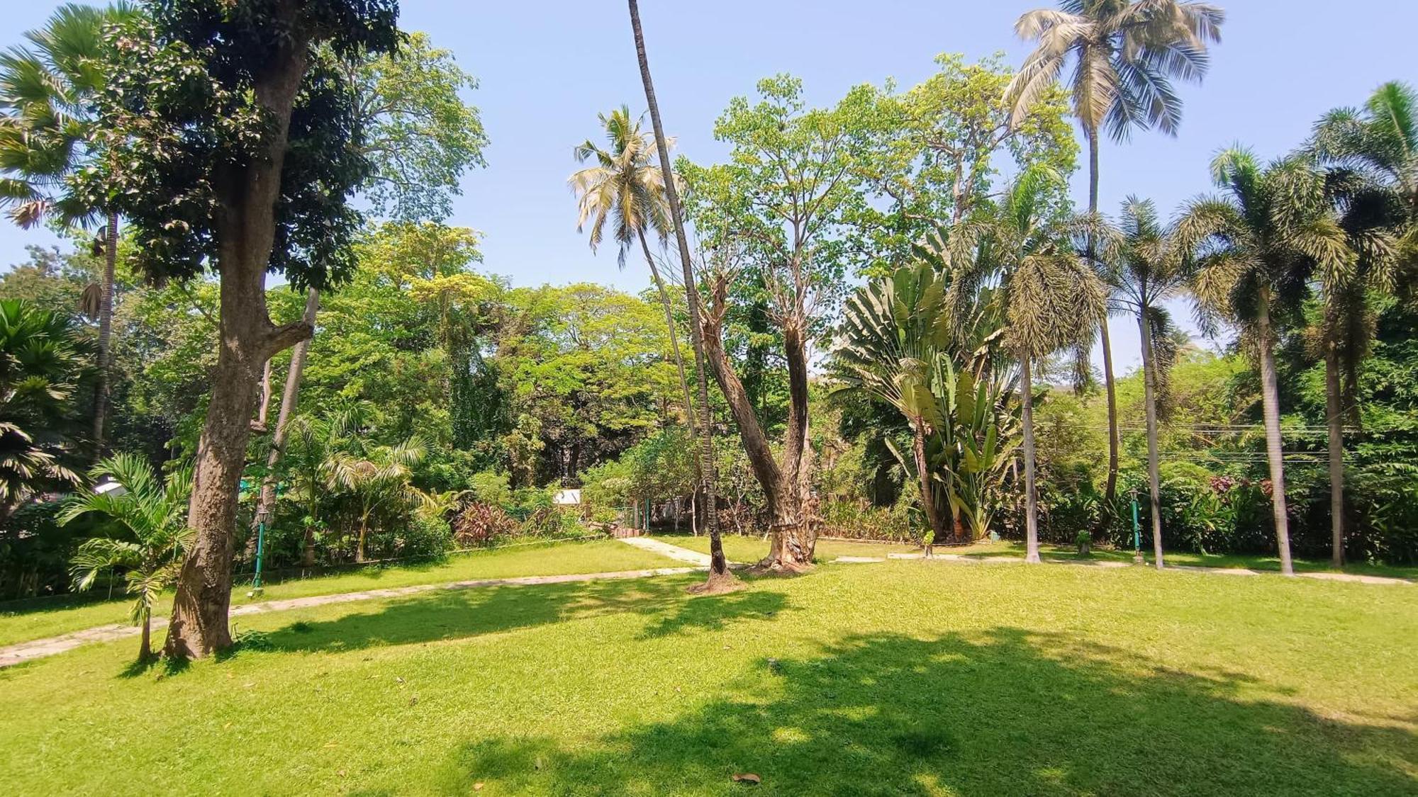 Golden Landmark Green Valley Beach Resort Dona Paula Exteriör bild