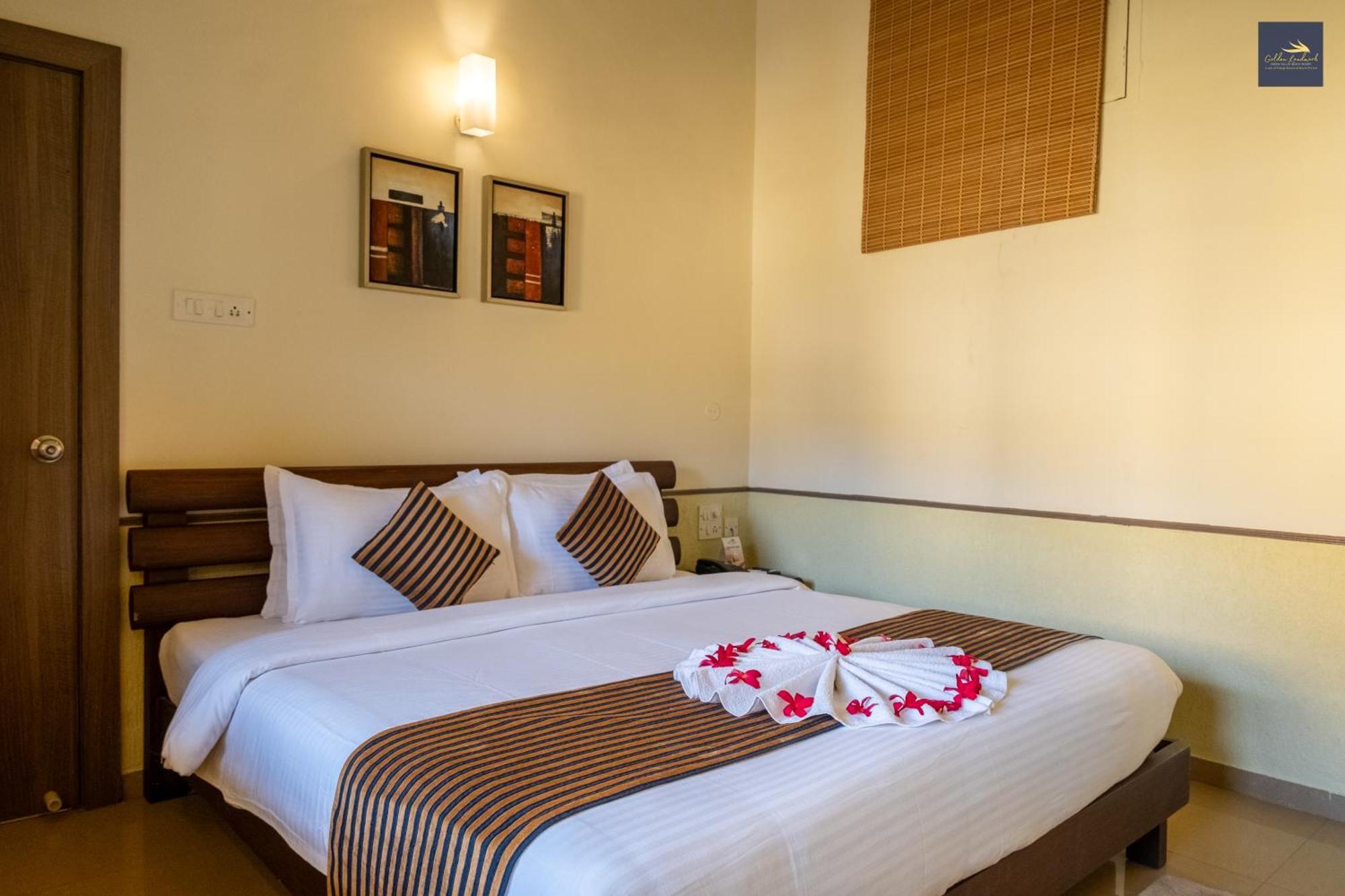 Golden Landmark Green Valley Beach Resort Dona Paula Exteriör bild