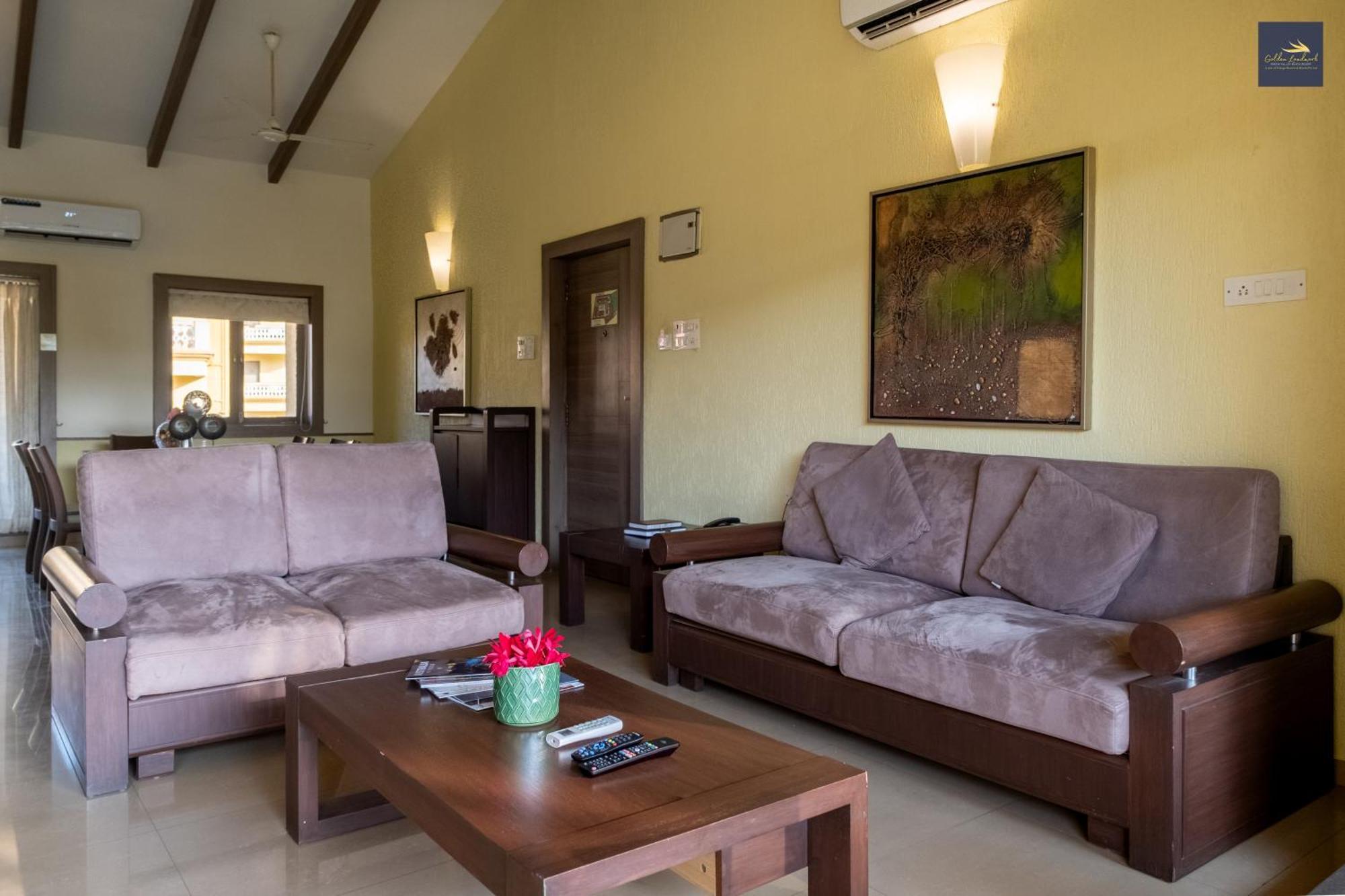 Golden Landmark Green Valley Beach Resort Dona Paula Exteriör bild